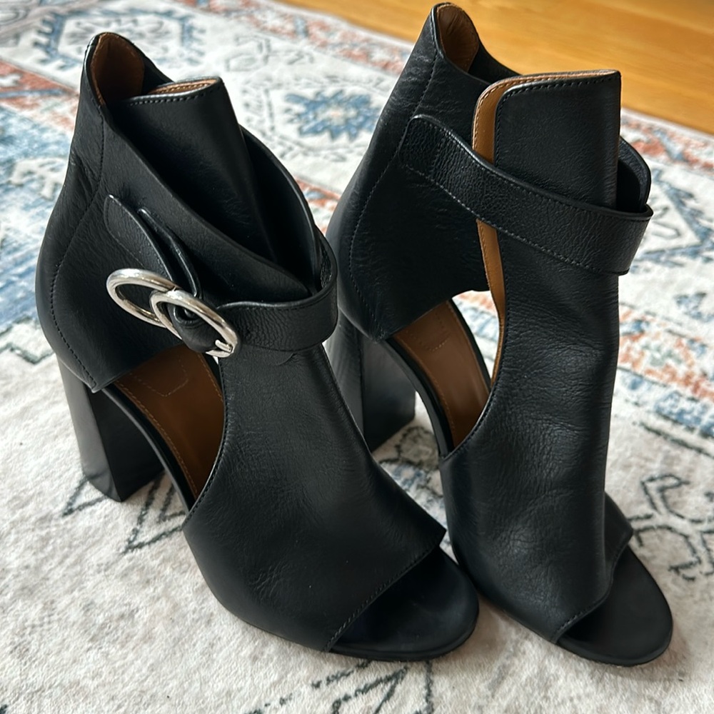 Chloe black leather peep toe ankleboots